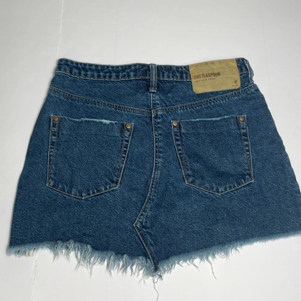 OneTeaspoon Darkwash Trucker Mini Skirt Studded Distressed Raw Hem Denim Sz 27